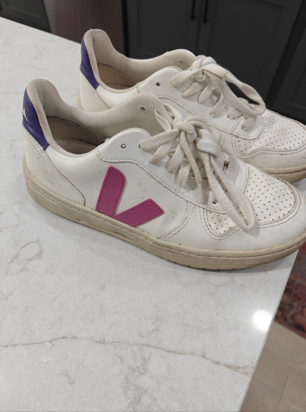 VEJA Size 6